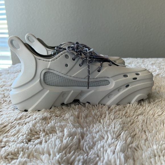 Crocs Nova Trek White Grey NWT men’s 7 women’s 9 - Picture 2 of 7